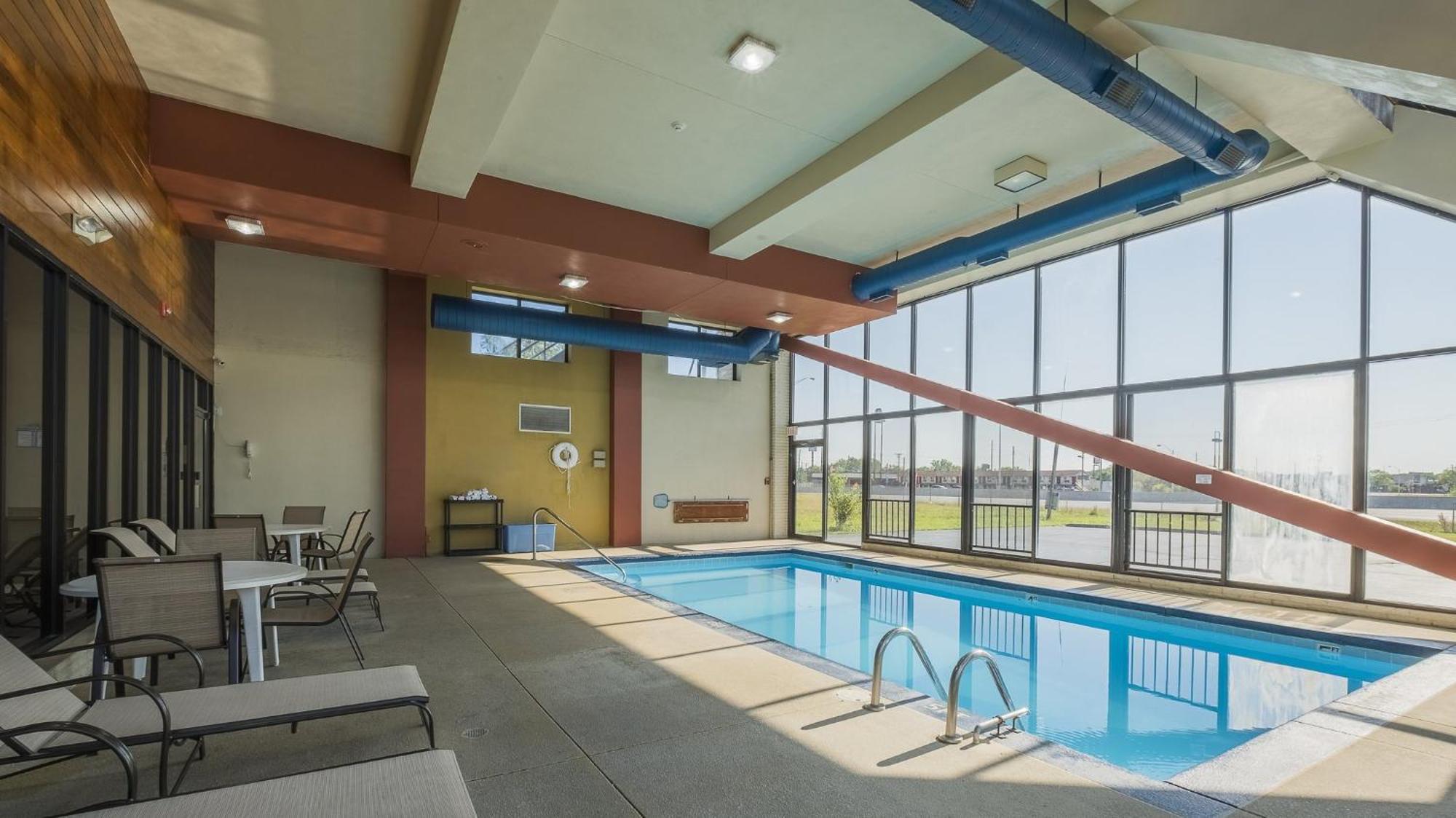 Red Roof Inn & Suites Cleveland - Elyria Exteriér fotografie