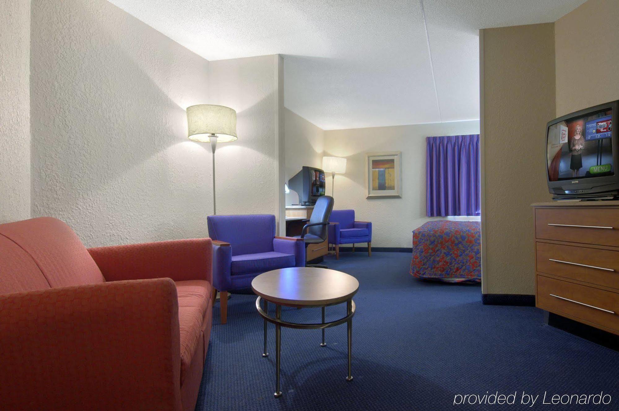 Red Roof Inn & Suites Cleveland - Elyria Pokoj fotografie