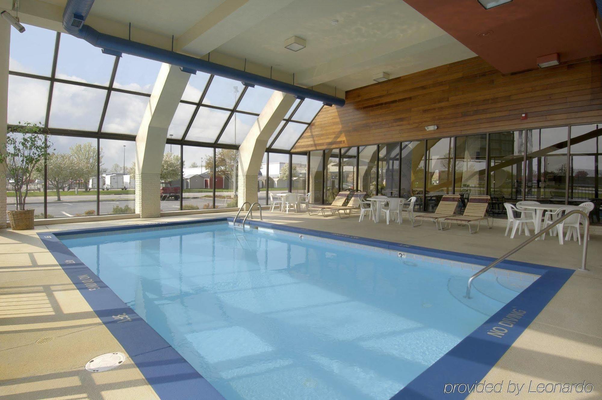 Red Roof Inn & Suites Cleveland - Elyria Exteriér fotografie